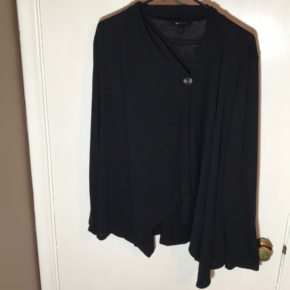AB Studio XL top with button